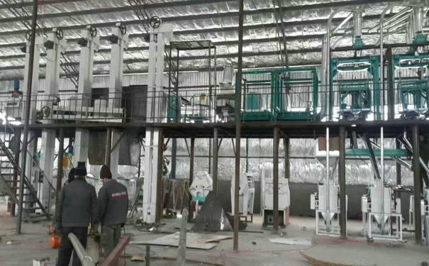 全自動(dòng)玉米深加工設備全套下來(lái)多少錢(qián)?做好日常檢查與維護工作很重要