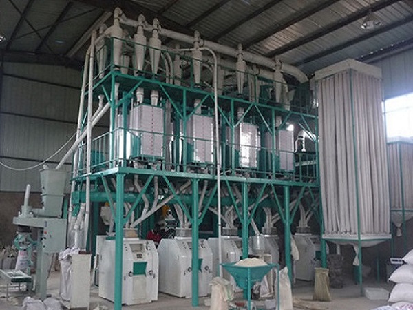 全自動(dòng)玉米加工設備加工原糧過(guò)程中怎樣去除雜質(zhì)清洗表面灰塵?